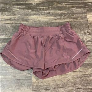 hotty hot 2.5 lululemon shorts